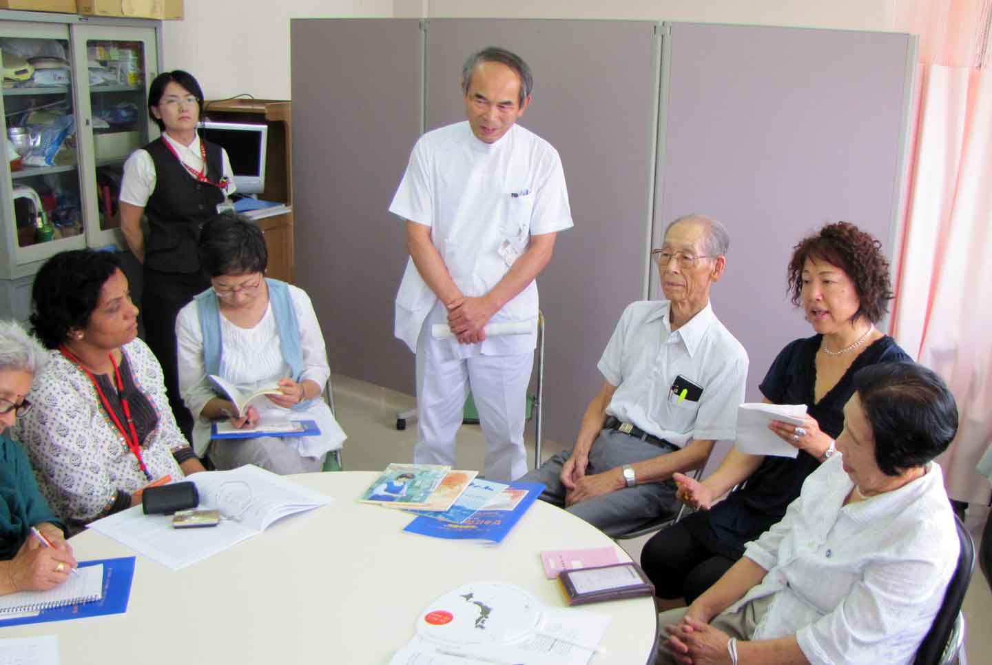 in discussion with Hibakusha at a Hiroshima hospital.