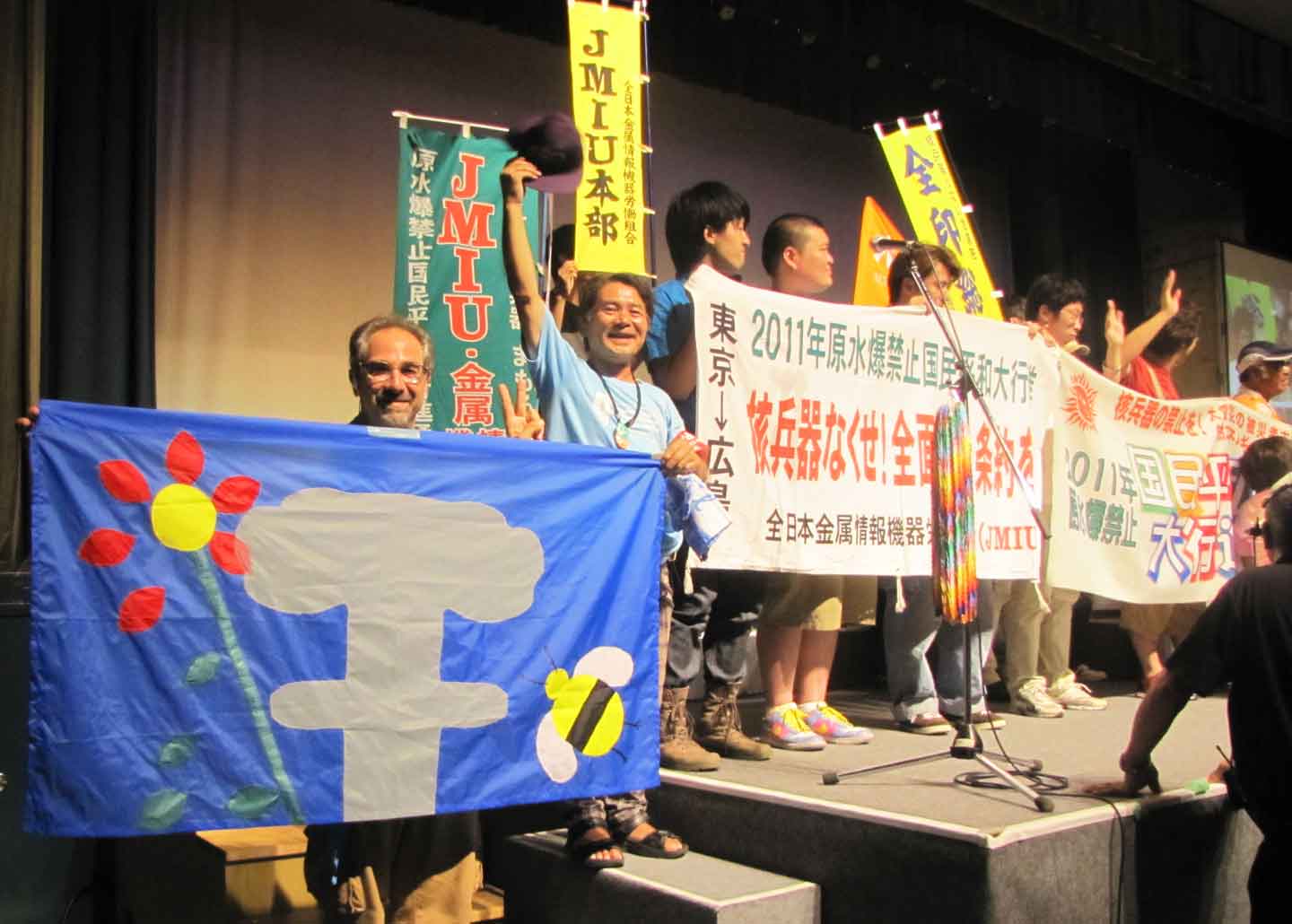 Banner by NDE's Iris Wolfe held by Jim and Japanese peace-walker, Jmiu Kanagawa who was given the banner